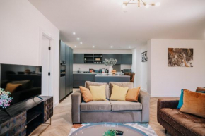 Spacious City Pad Canal-view Balcony Family Contractors